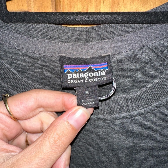 Patagonia women’s Dark Gray organic cotton Crewneck Sweater - Picture 4 of 5